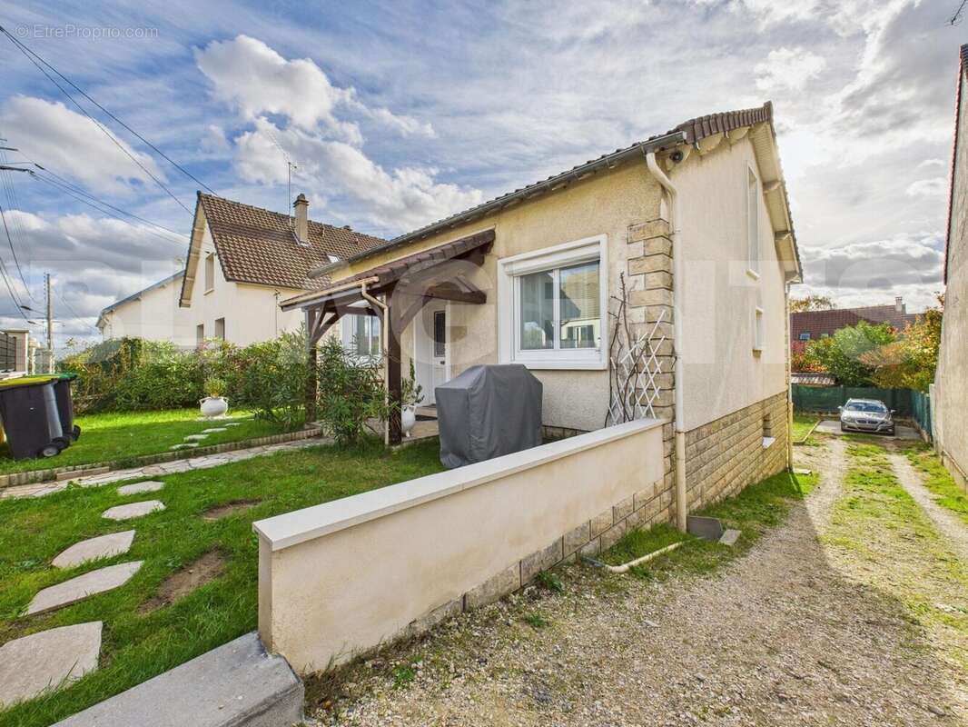 CAM04006G0-PR0041-STILL004 - Maison à LEUVILLE-SUR-ORGE