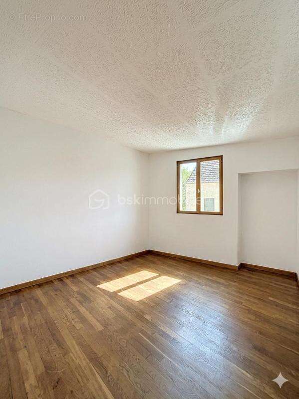 Maison à VIELS-MAISONS