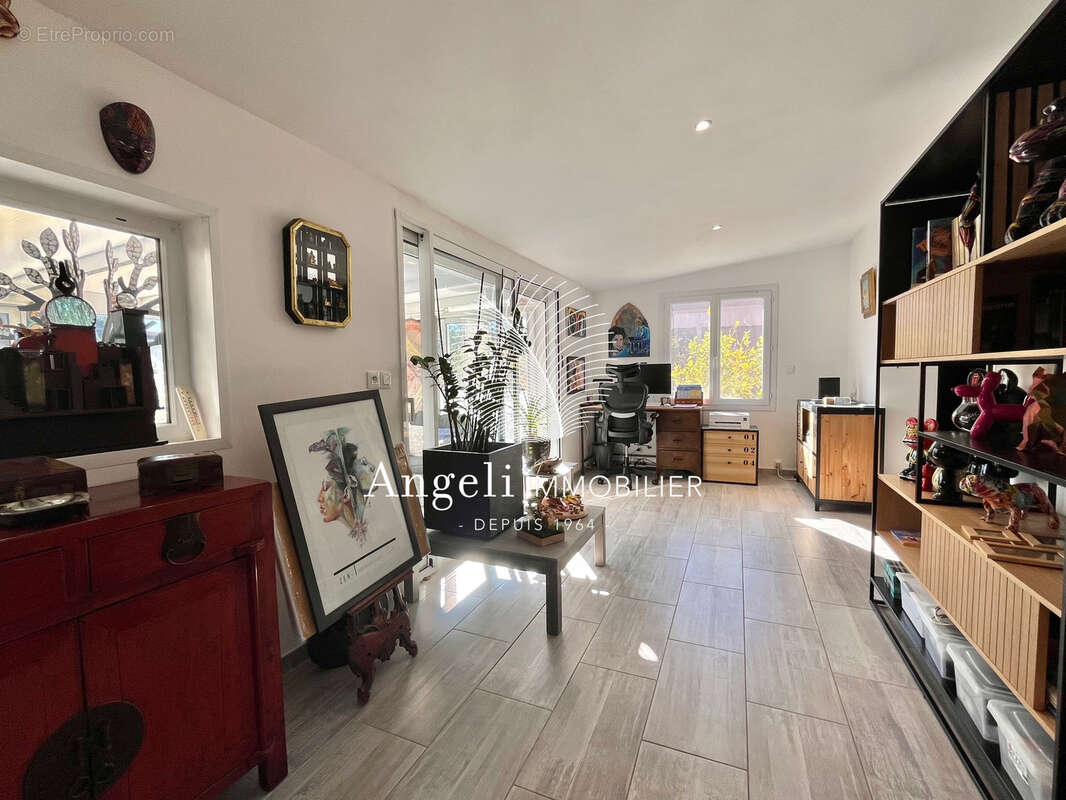 Saint aygulf : maison de plain pied - photo 4