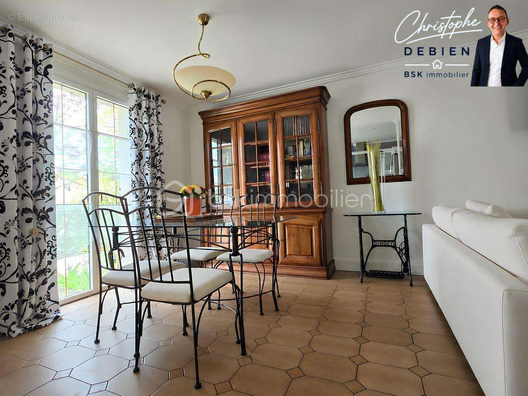 Maison familiale 4 chambres – sous-sol complet – terrain de 992 m² – proche commerces et écoles - photo 4
