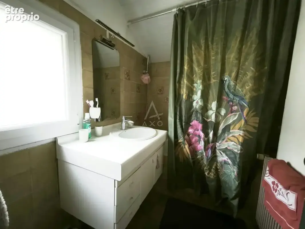 Ugine  Maison rénovée T5 sur 619 m² de terrain plat  Secteur calme - photo 16