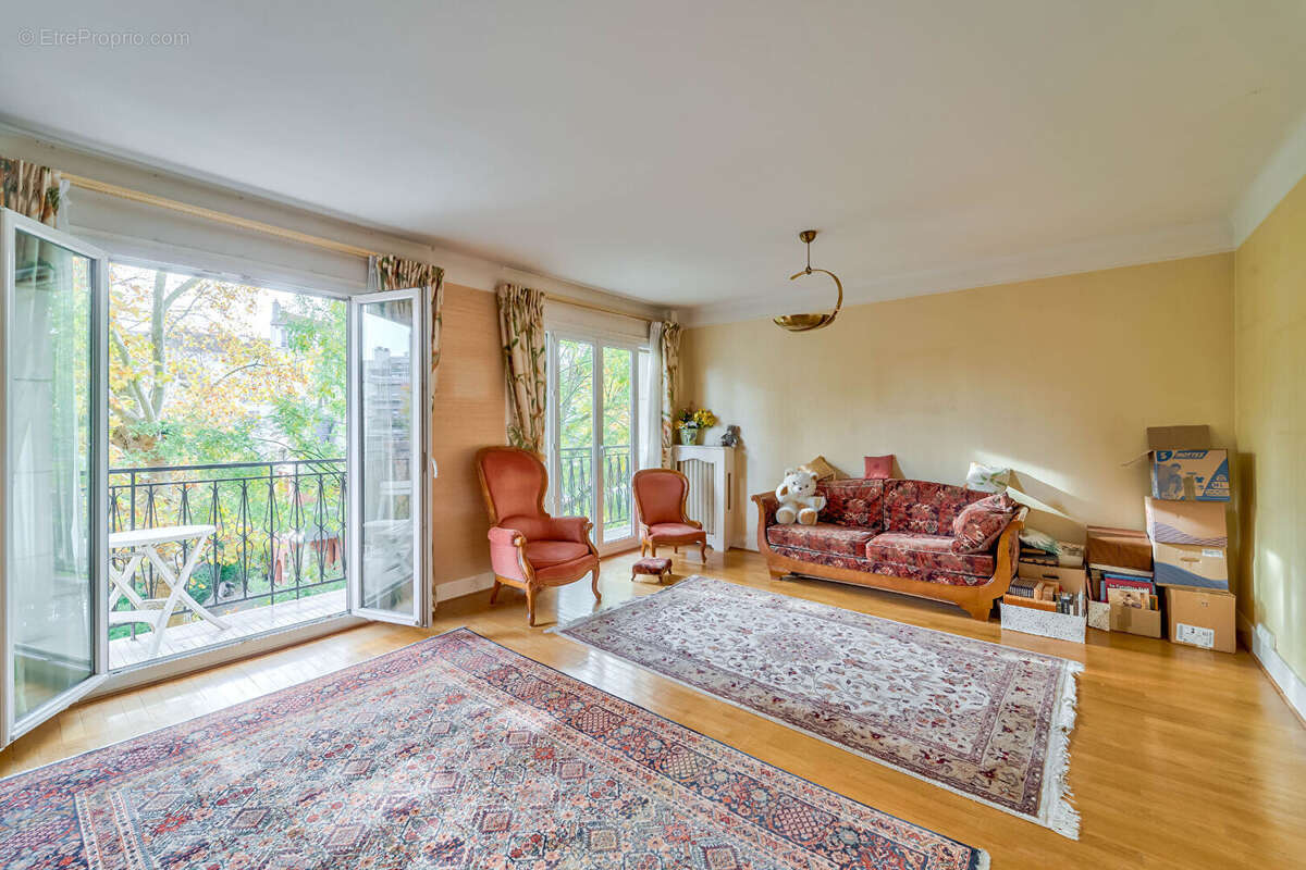 Appartement à CHARENTON-LE-PONT