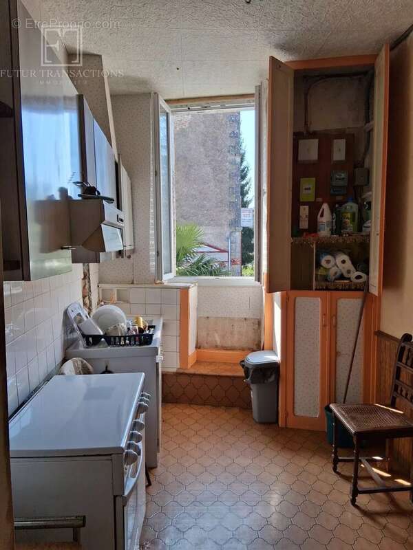 Maison à JAVERLHAC-ET-LA-CHAPELLE-SAINT-ROBERT