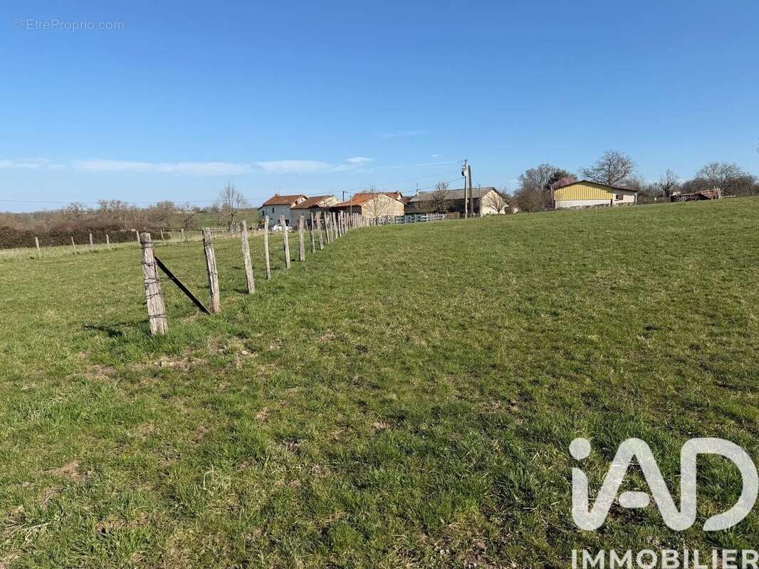 Photo 4 - Terrain à URBISE