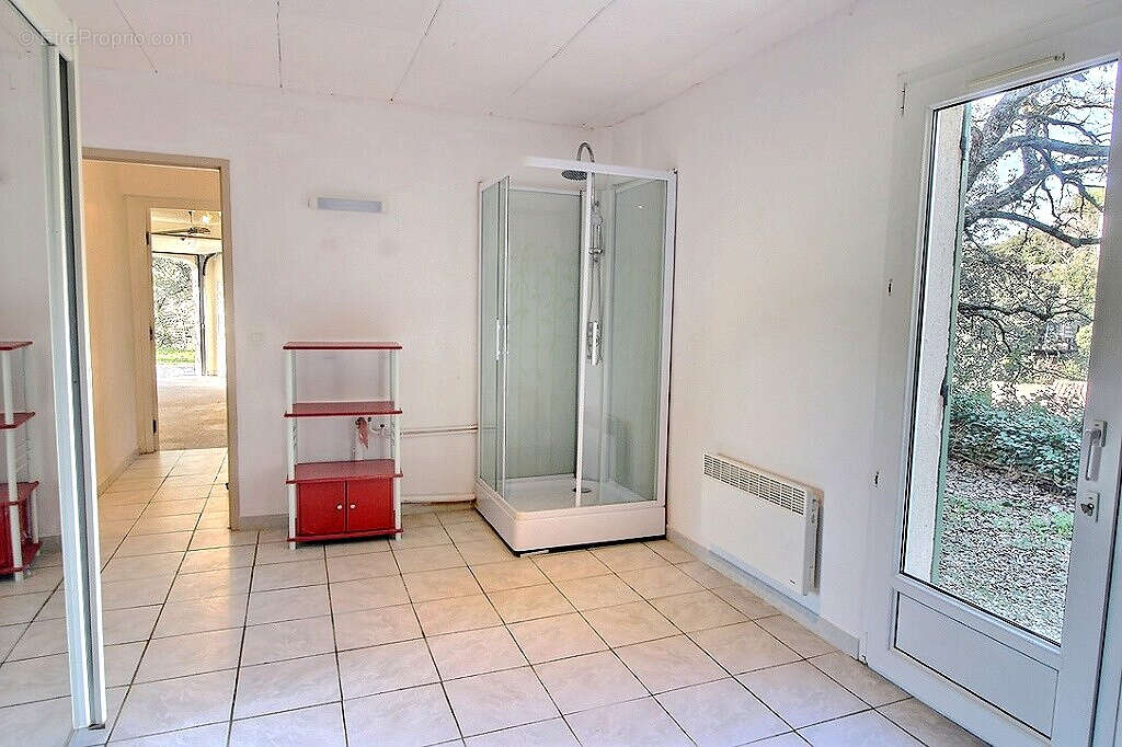 A VENDRE Villa  Venasque proche village sur 1169 m² de terrain clos et arboré. - photo 10