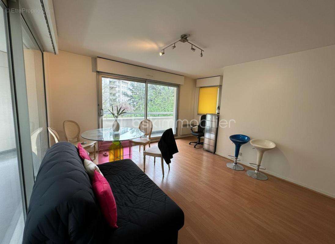 Appartement à CHARENTON-LE-PONT