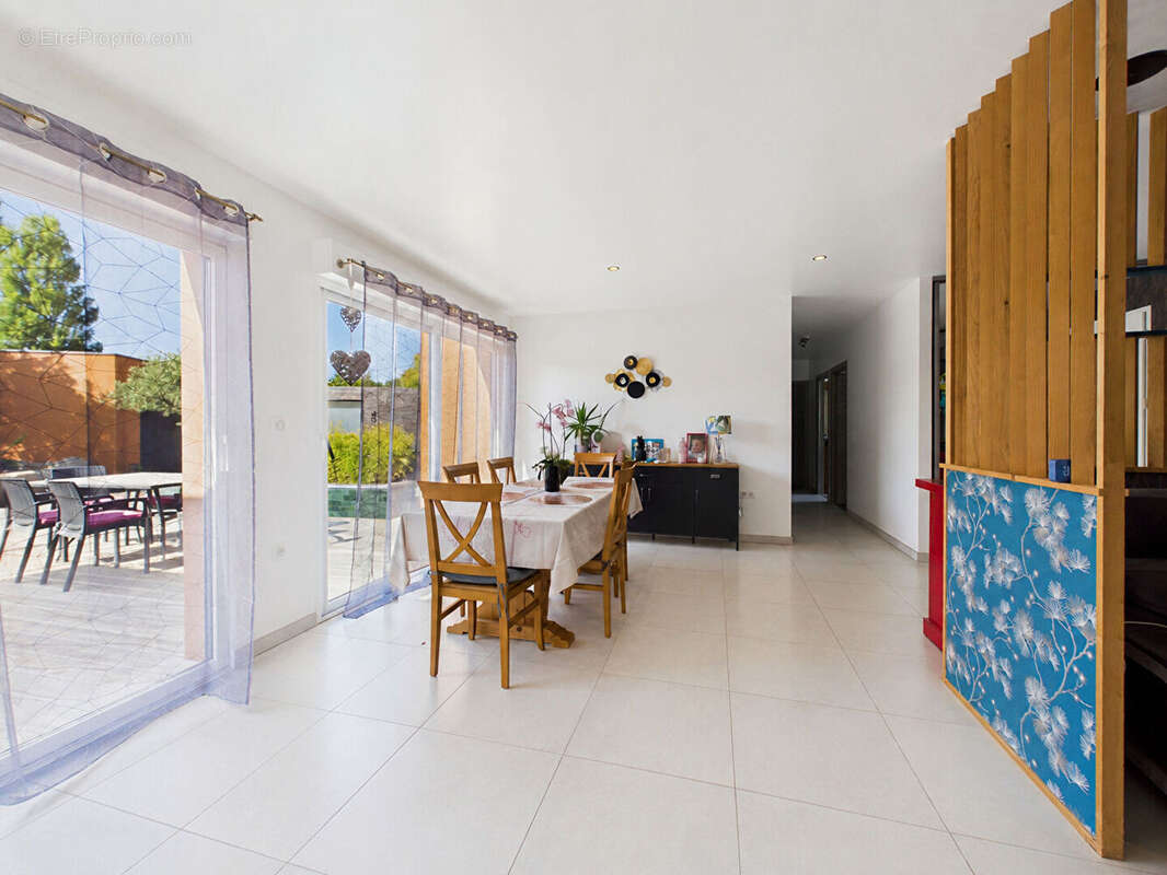 PLOMEUR  Maison familiale de plain-pied dans un environnement calme - photo 3