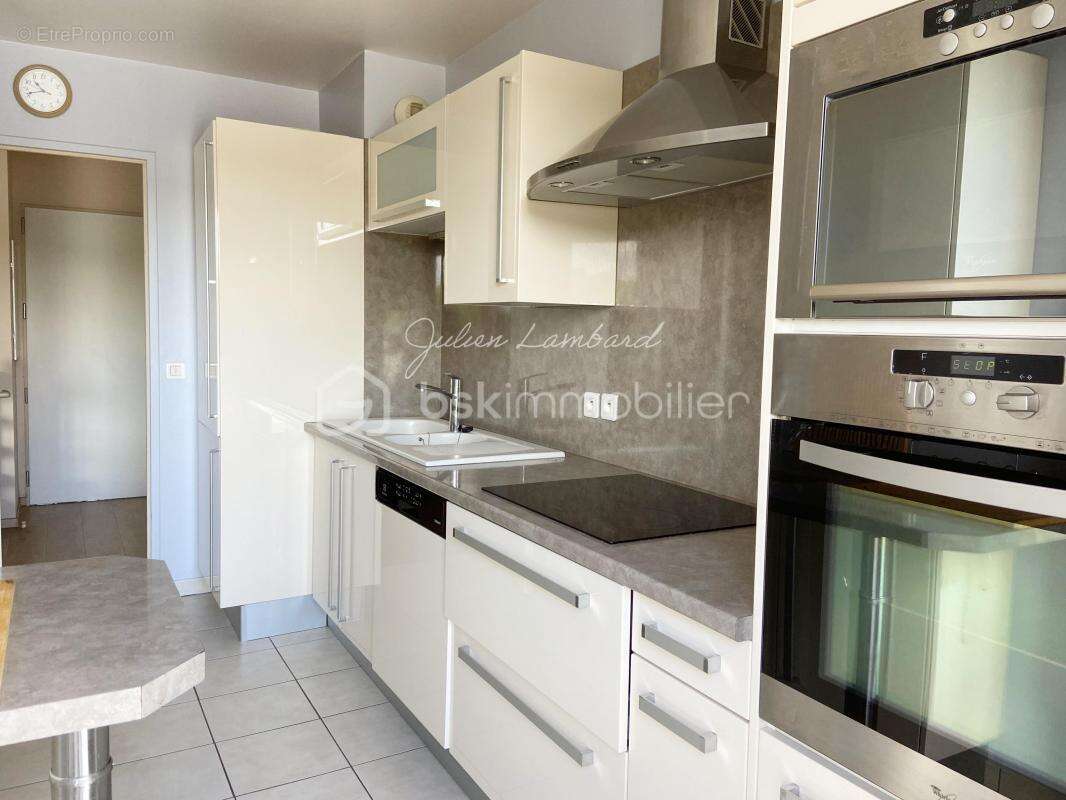 ROUEN DOCKS – Appartement T4 de 81 m² – Dernier étage – Terrasse 35 m² – Box double – Aucun travaux - photo 3