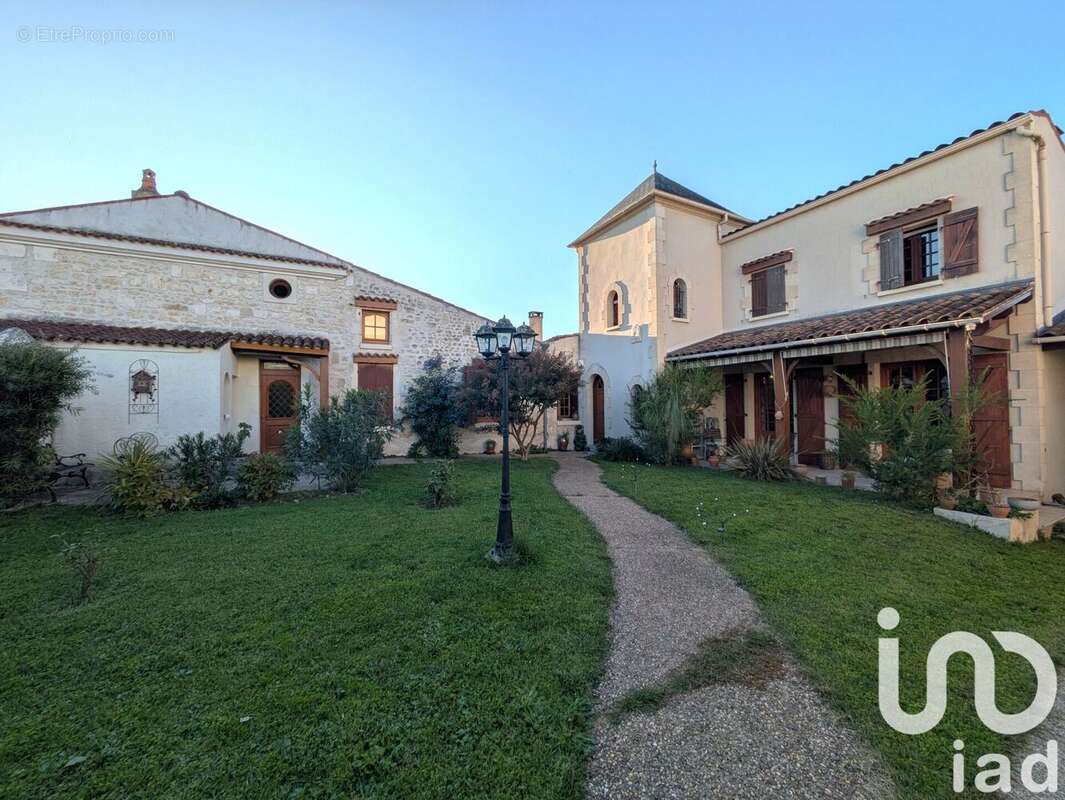 Photo 3 - Maison à BUSSAC-SUR-CHARENTE