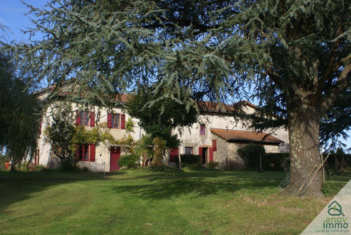 Maison à SAINT-JUNIEN