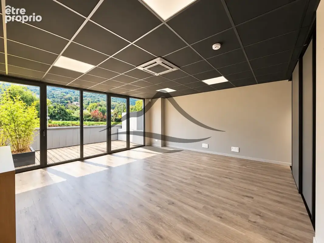 Locaux professionnels - 223m2 - Bureaux - Gresy-Sur-Aix - photo 1
