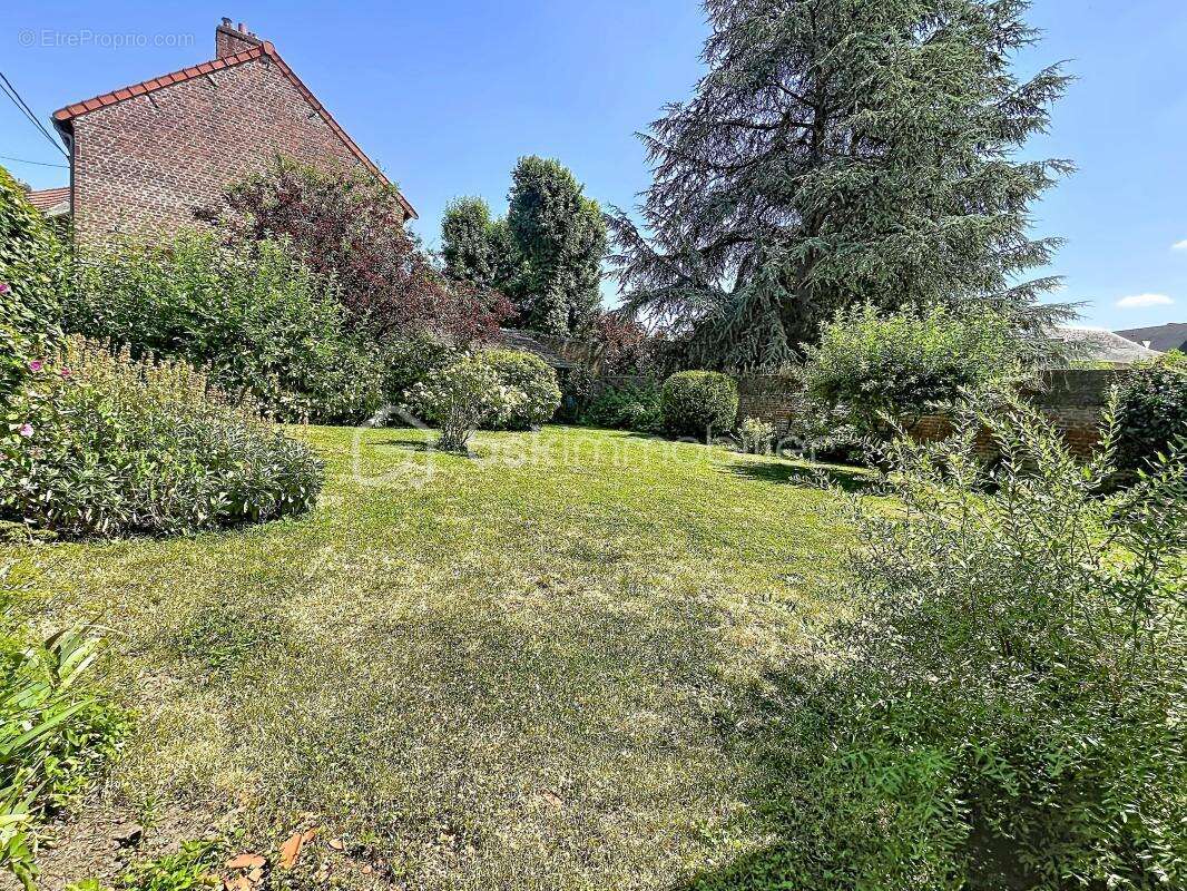 Maison de caractere avec jardin et garage - photo 16