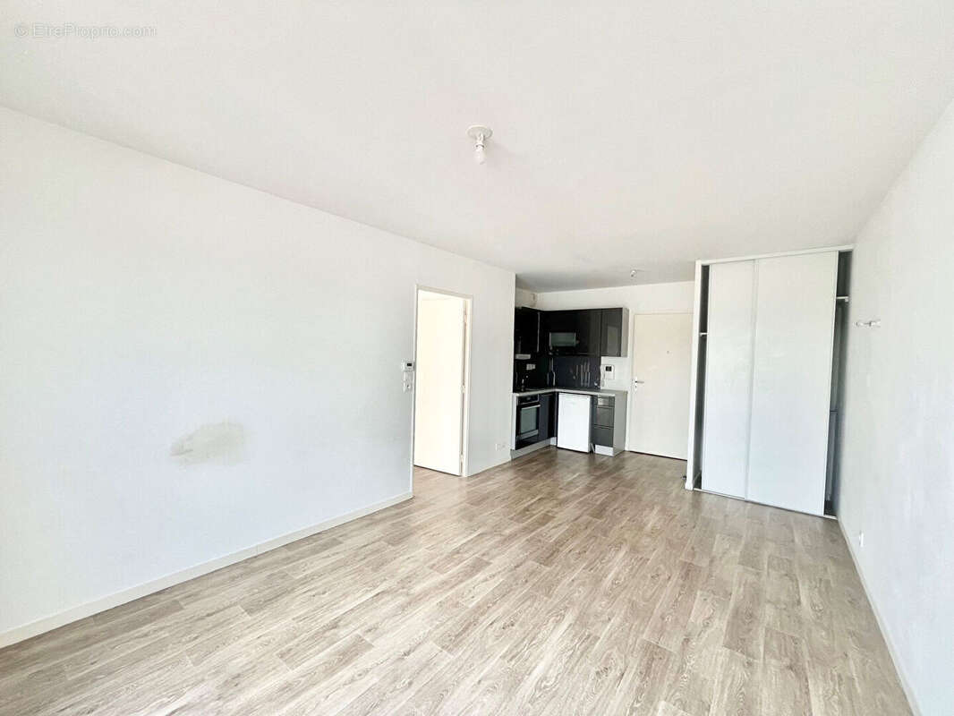 A VENDRE appartement Caen 2 pièce(s) 39.60 m2 - vendu libre - dernier étage - ascenseur - parking - vue dégagée - photo 4