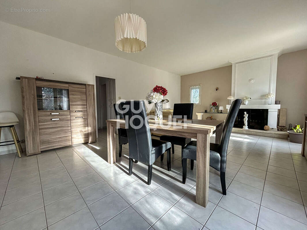 Maison à L'ISLE-SUR-LA-SORGUE