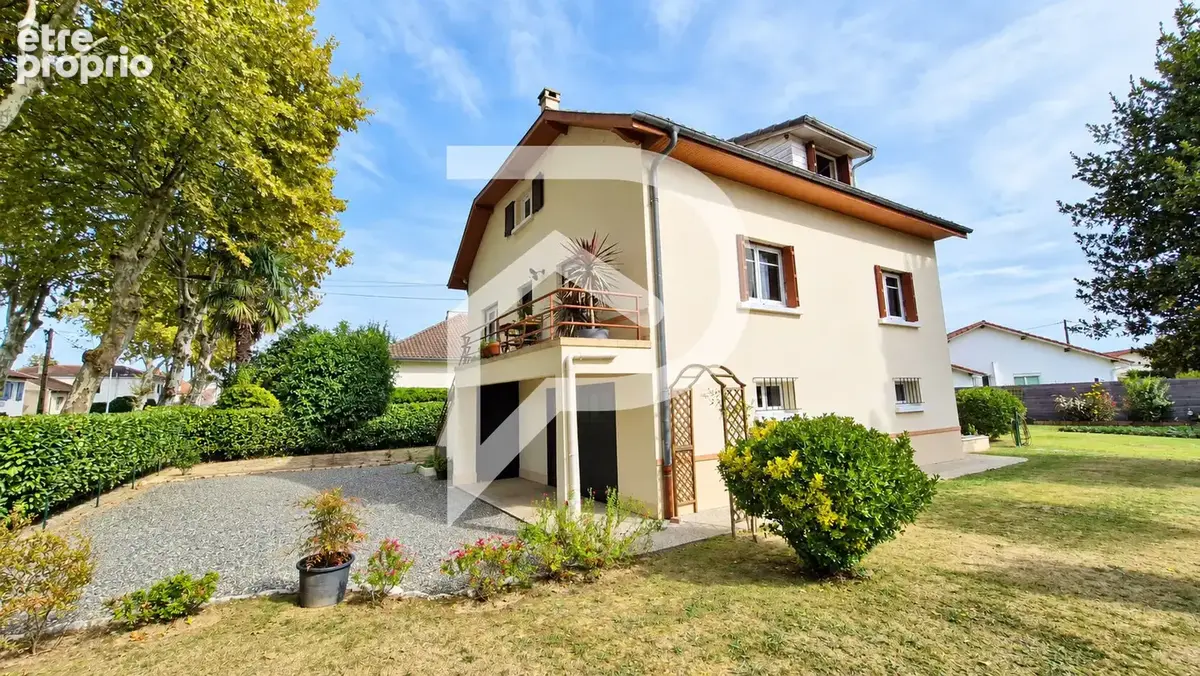 Maison traditionnelle rénovée 6 pièces 136 m² centre ORTHEZ - photo 2