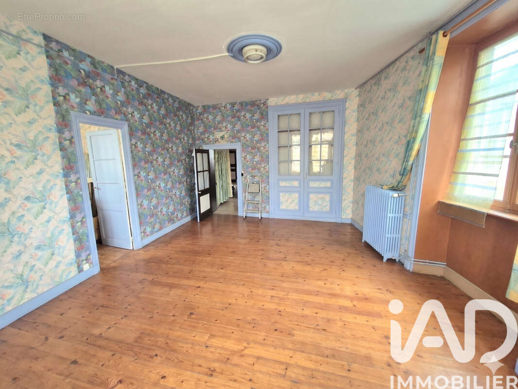 Maison 355 m² à Saint-Just-En-Chevalet  - photo 3