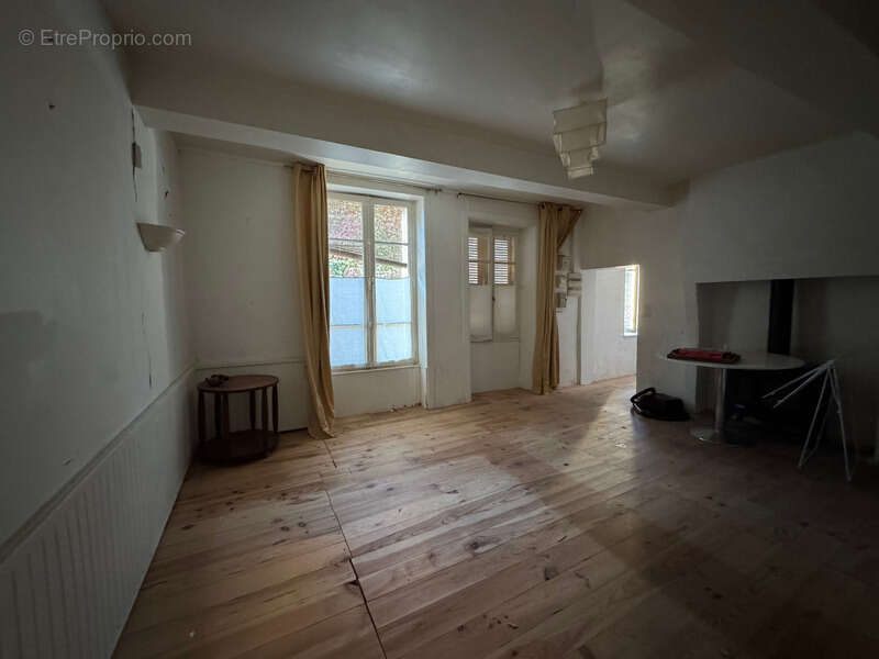 Maison à SAINT-CHRISTOPHE-EN-BRIONNAIS