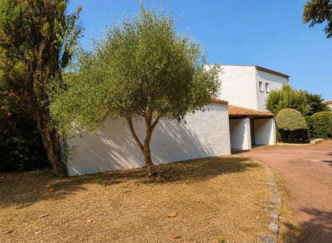 Propriété d’exception avec piscine intérieure et logement indépendant à deux pas de la plage de la Rémigeasse - photo 6