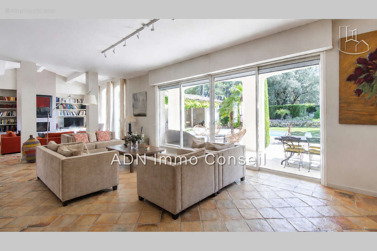 Maison 264 m² à Mallemort  - photo 4