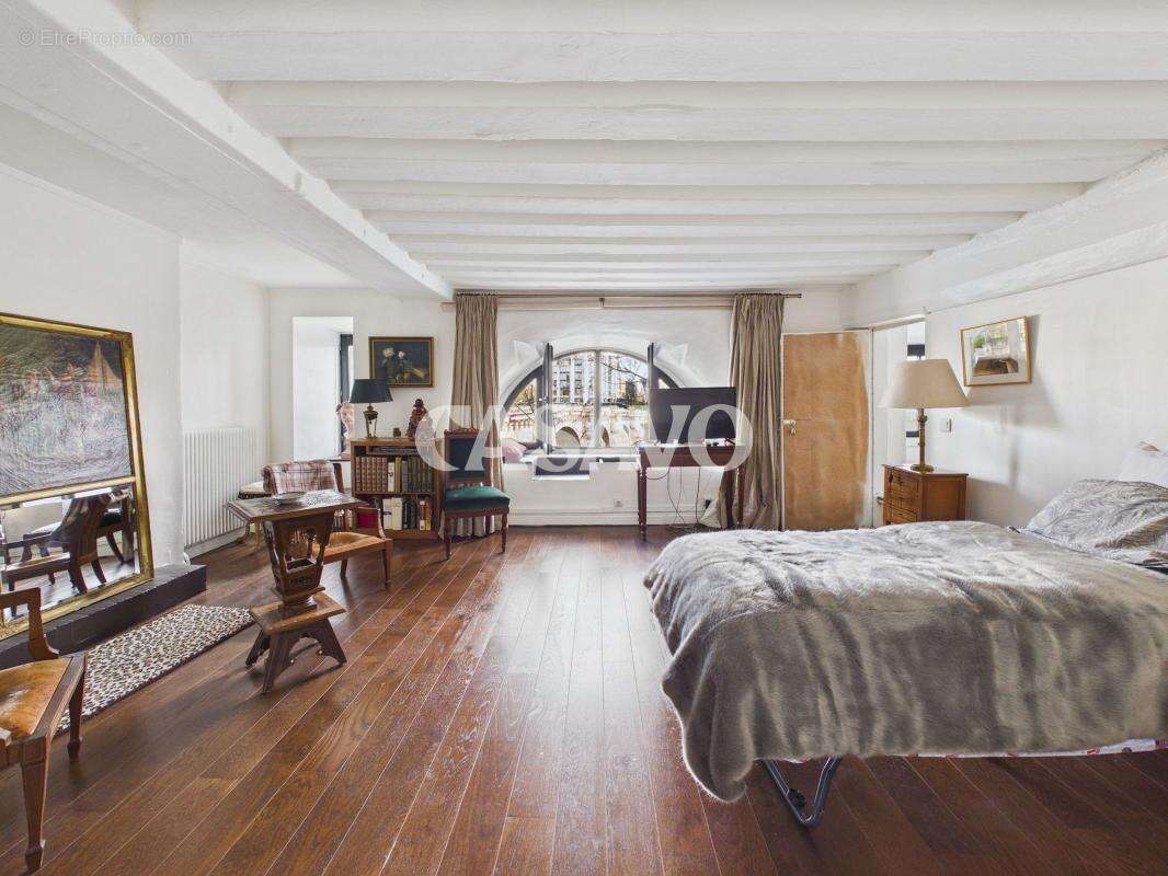 Appartement à PARIS-1E