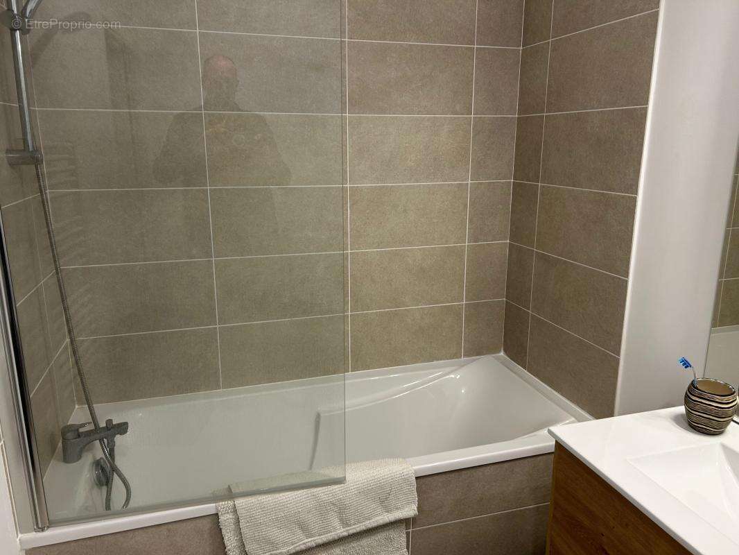 Appartement à GARONS