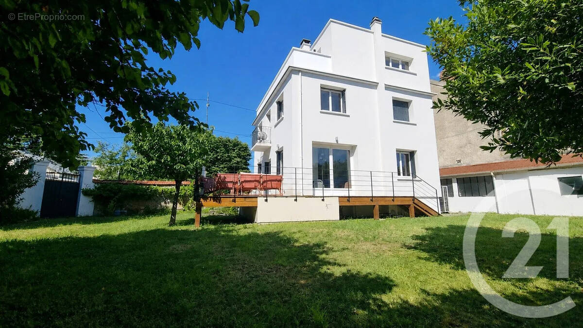 Maison à SAINT-MAUR-DES-FOSSES