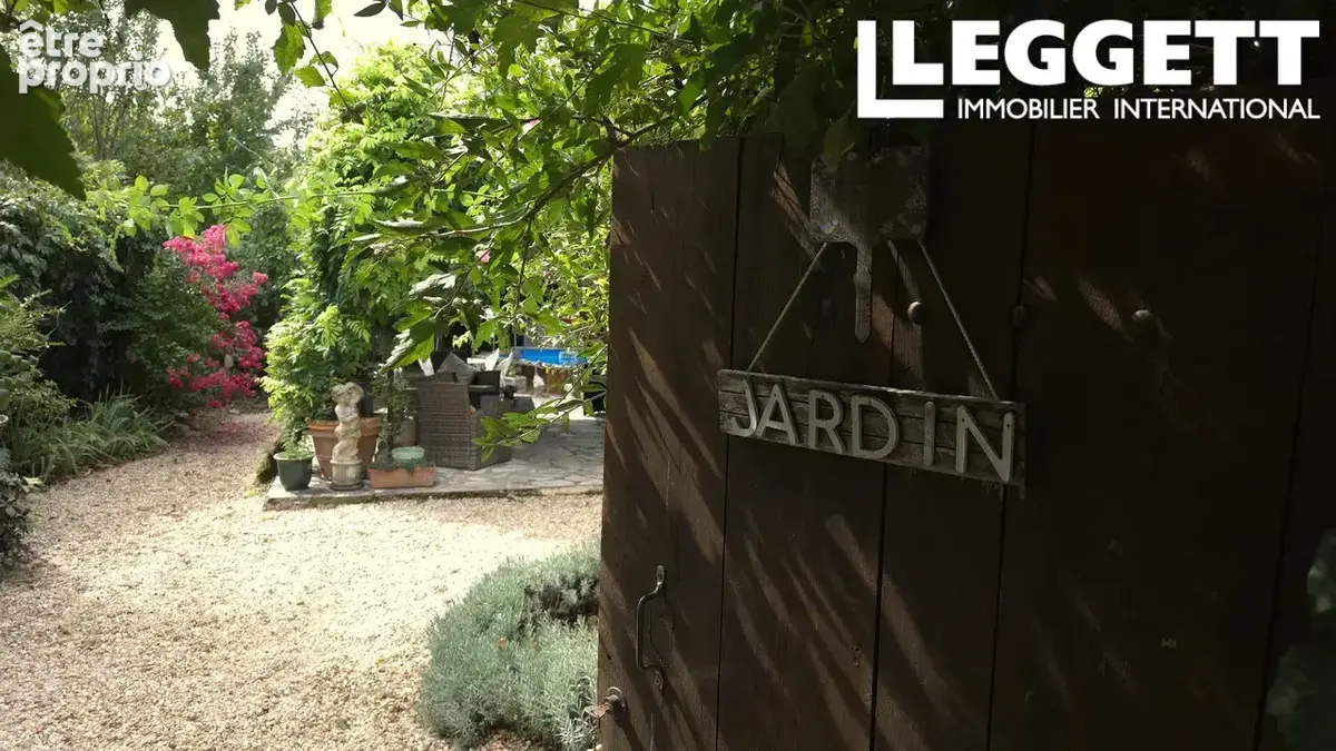 Une charmante maison en pierre avec un jardin secret, une piscine et une vue sur la campagne, située à Arnac - photo 2