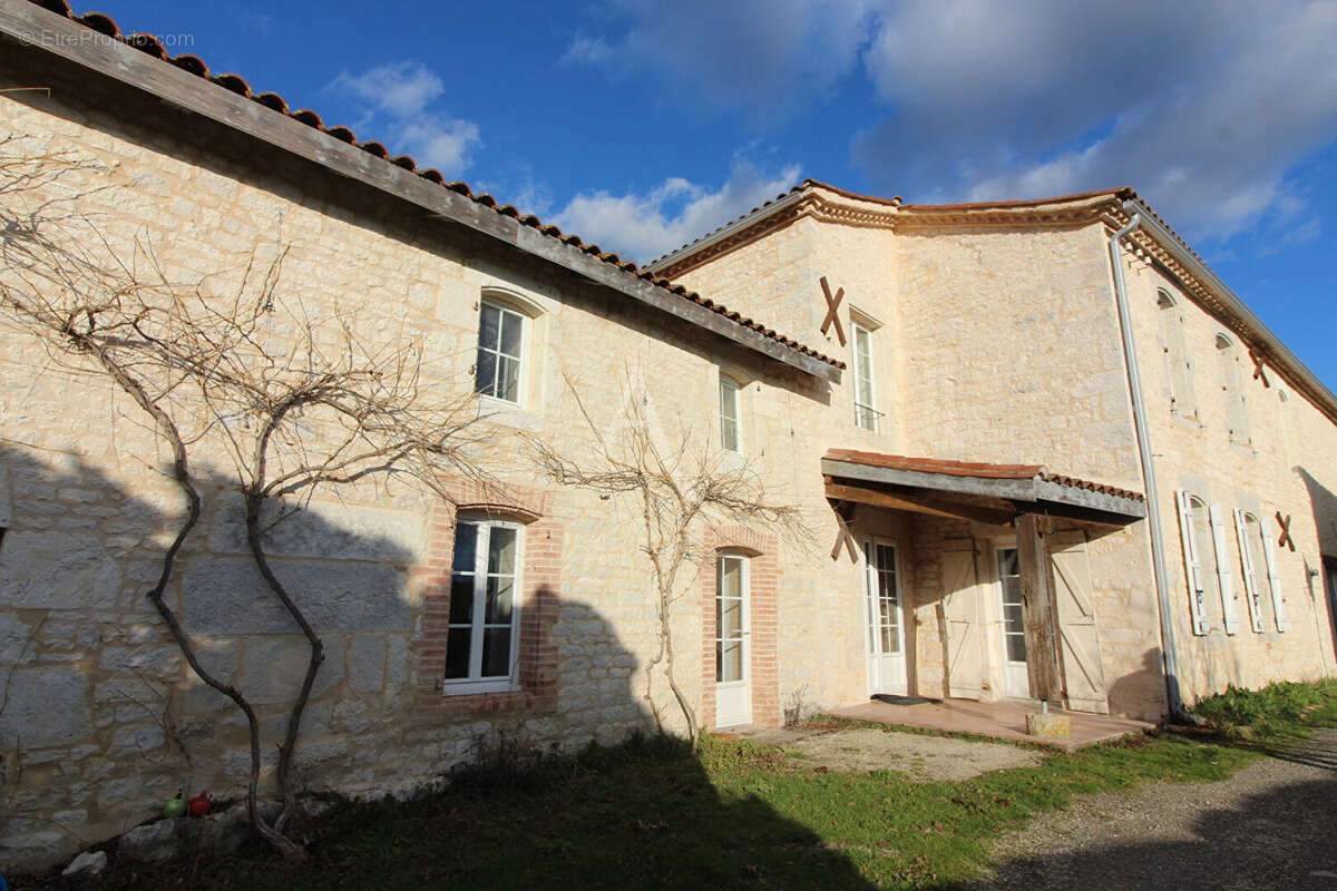 Maison à PUYLAROQUE