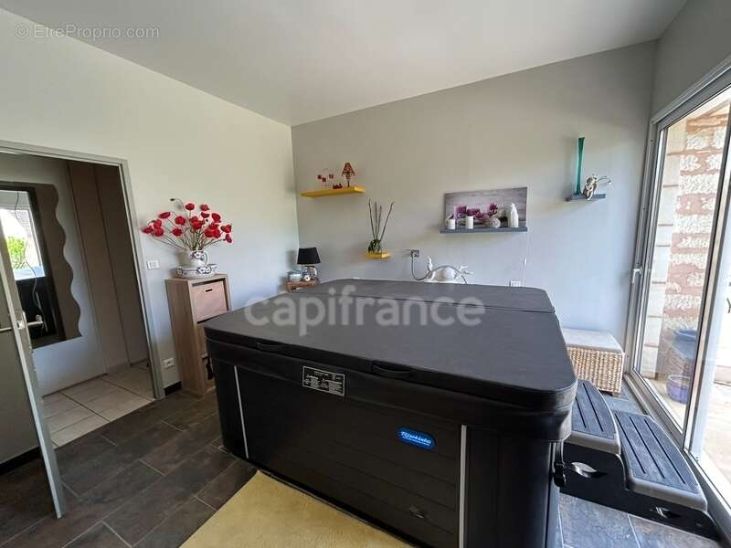 Dpt Dordogne (24), à vendre COULAURES maison P11 de 390 m² - Terrain de 4 828,00 m² - Plain pied - photo 29