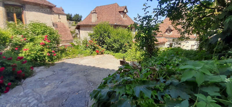Maison à SAINT-CIRQ-LAPOPIE