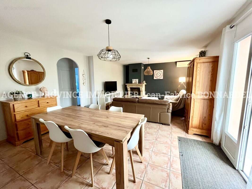 Maison à SAINTE-CECILE-LES-VIGNES