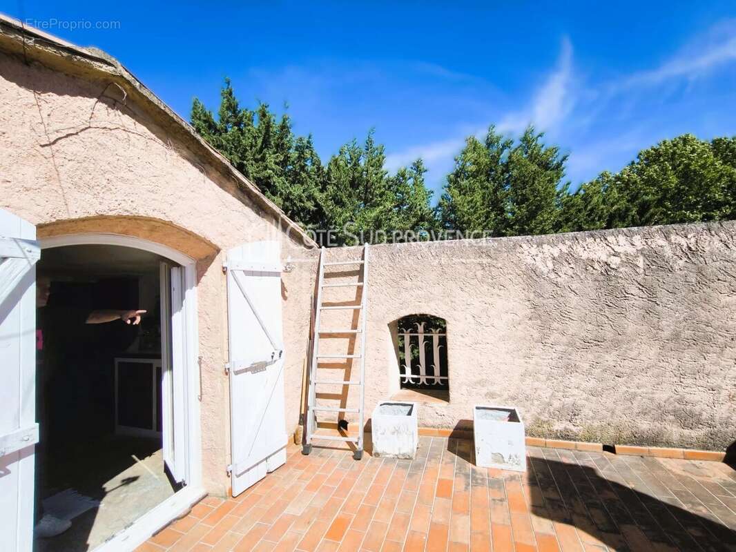 Appartement à VILLES-SUR-AUZON