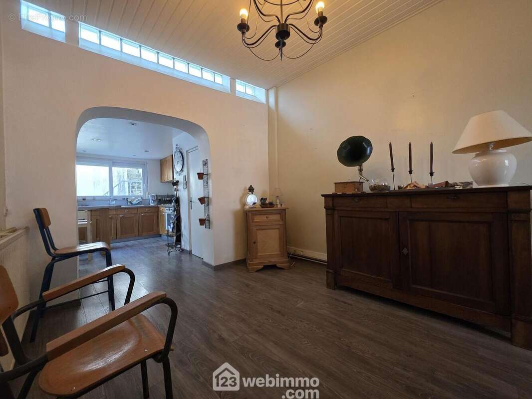 L'espace salle à manger à aménager selon vos goûts - Maison à SAINT-QUENTIN