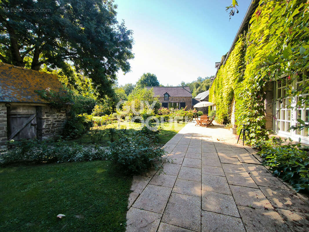 Maison à MINIAC-MORVAN