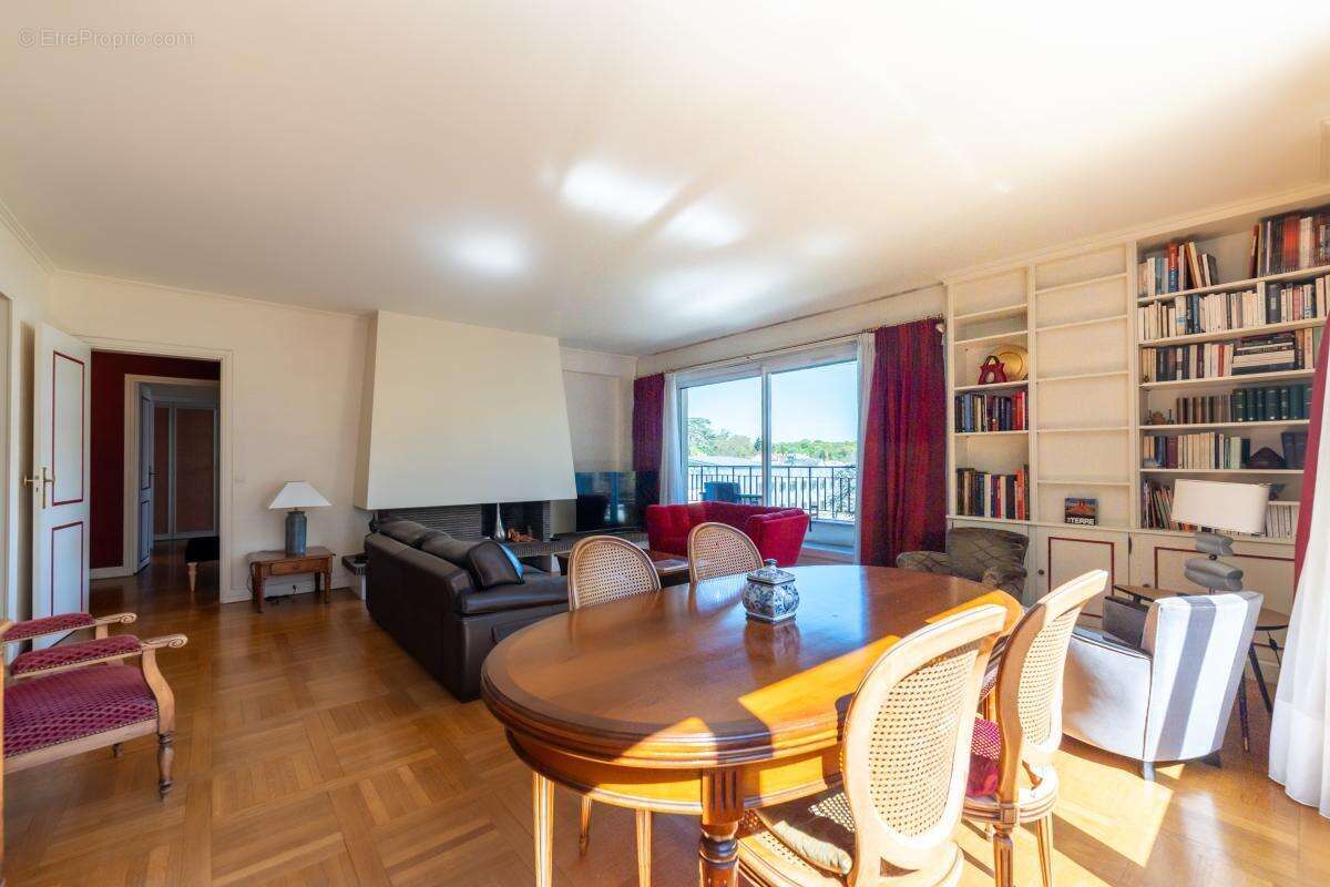 Appartement à VILLE-D'AVRAY