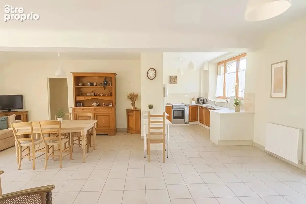 Appartement 8 pièces 227 m² à vendre à Chalus (87230) - photo 8