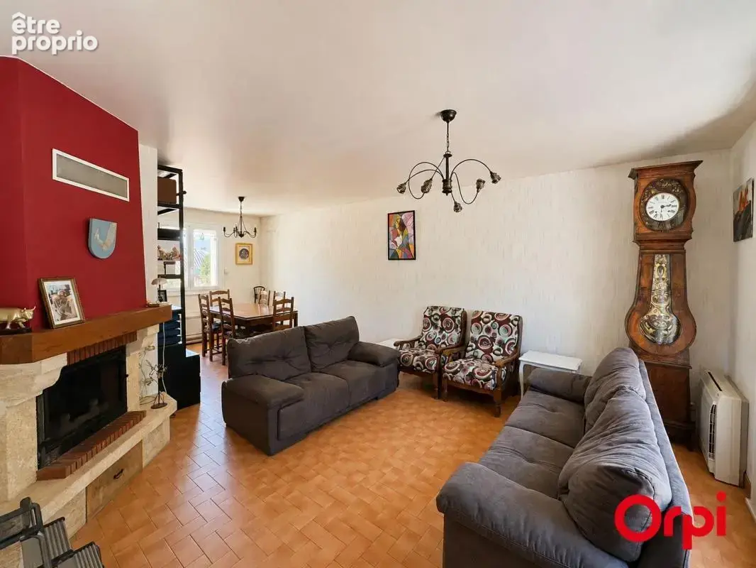Maison familiale avec 4 chambres, véranda, grand jardin et 3 garages - photo 2