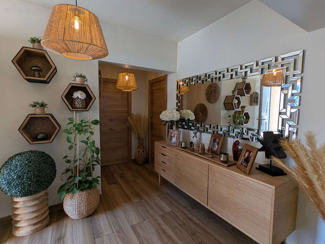 VILLECROZE, maison de plain-pied 130 m², 3 chambres, piscine, garage, terrain de 3 300 m² - photo 11