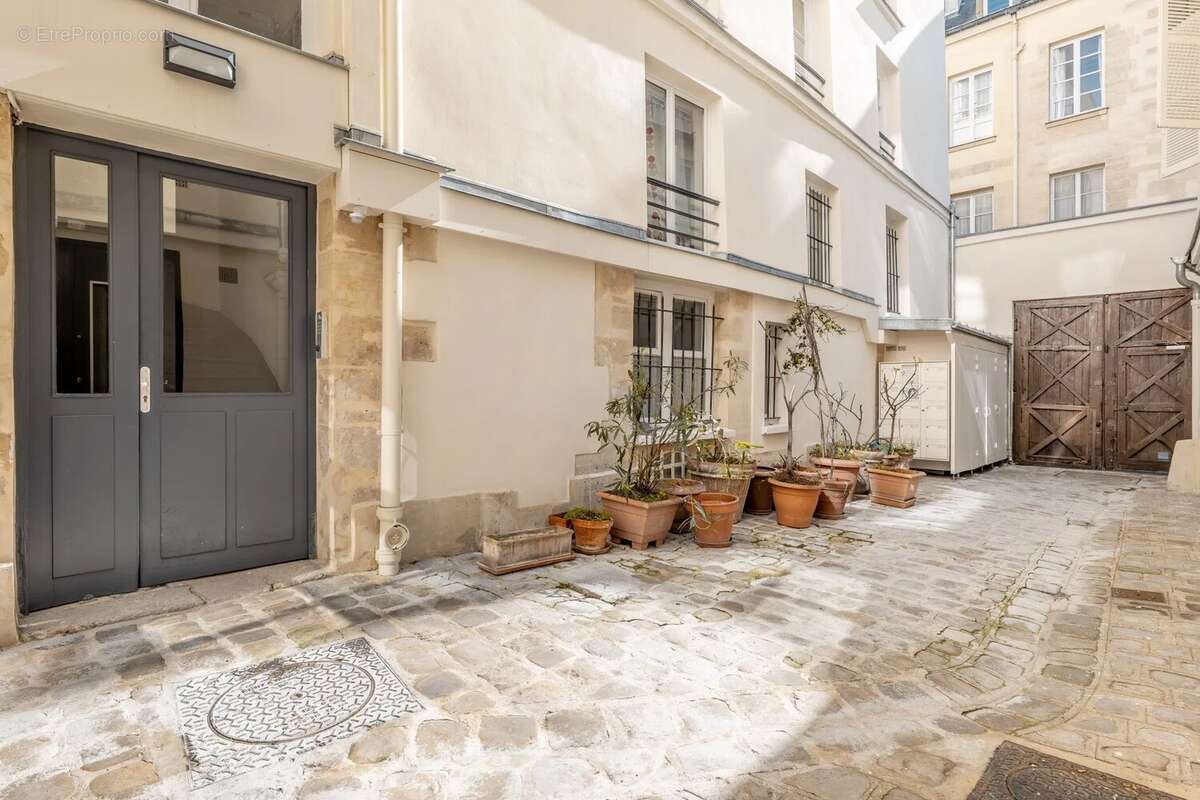 Appartement à PARIS-3E