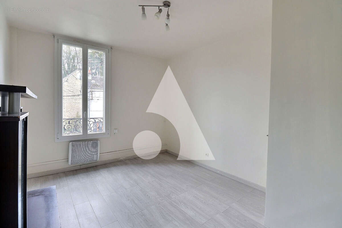 Maison à MERY-SUR-OISE