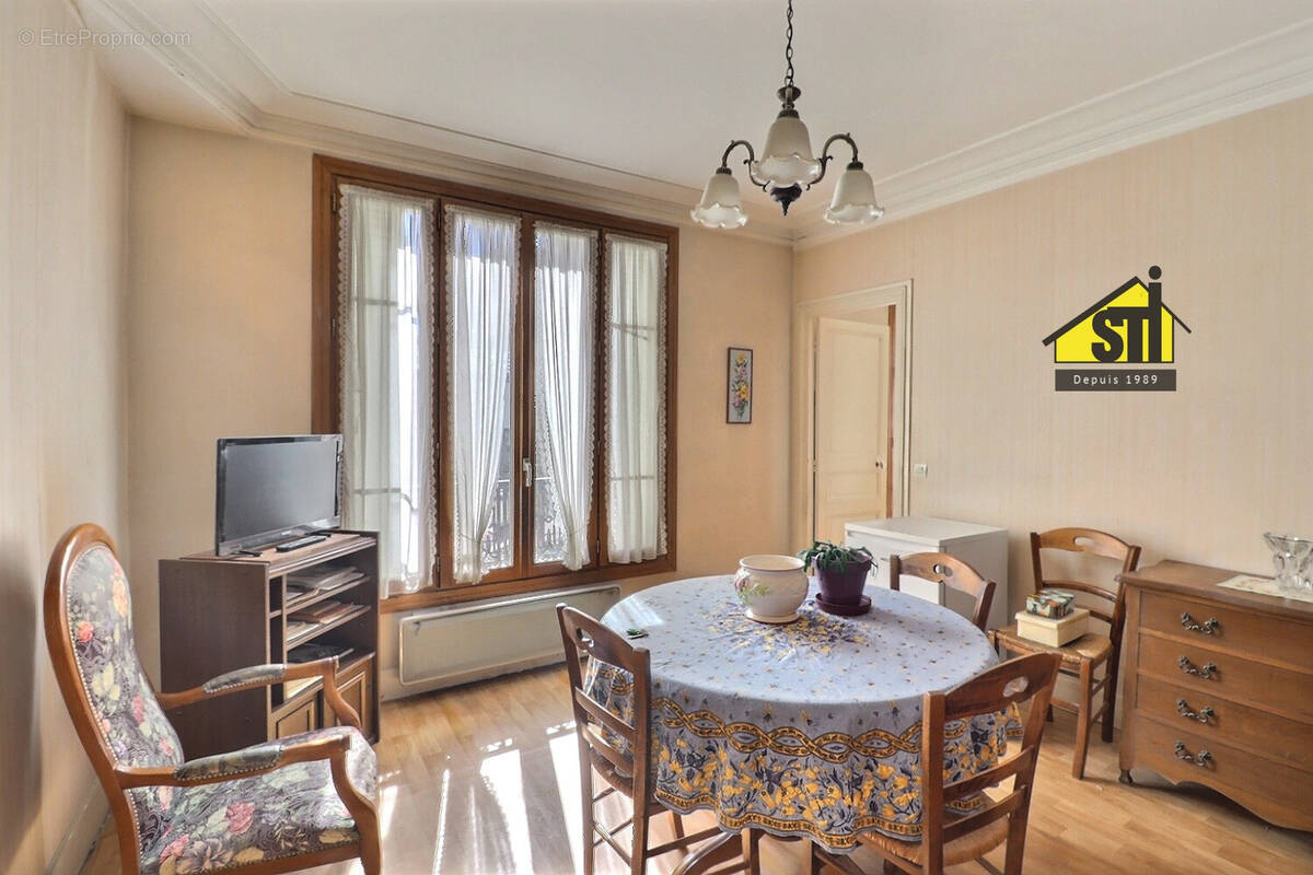 Appartement à PARIS-14E