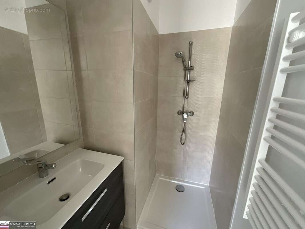 APT T4 offrant 80 m² avec terrasse 19 m² et parking au 5° étage avec ascenseur... - photo 11