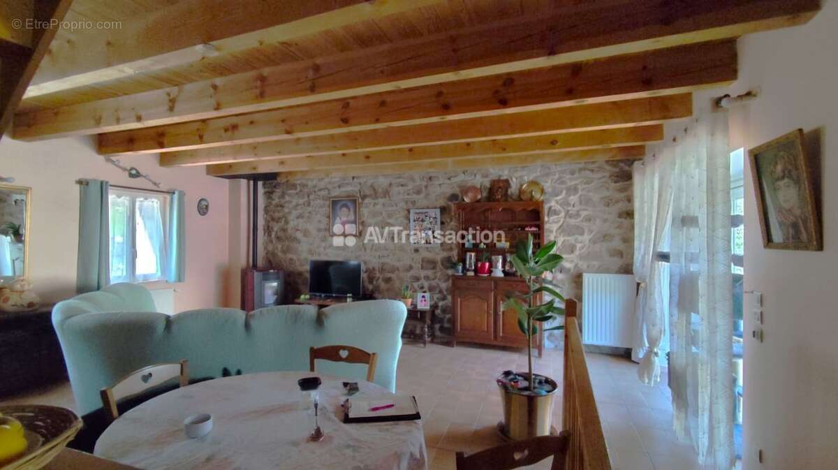 Maison 245 m² à Branges  - photo 42