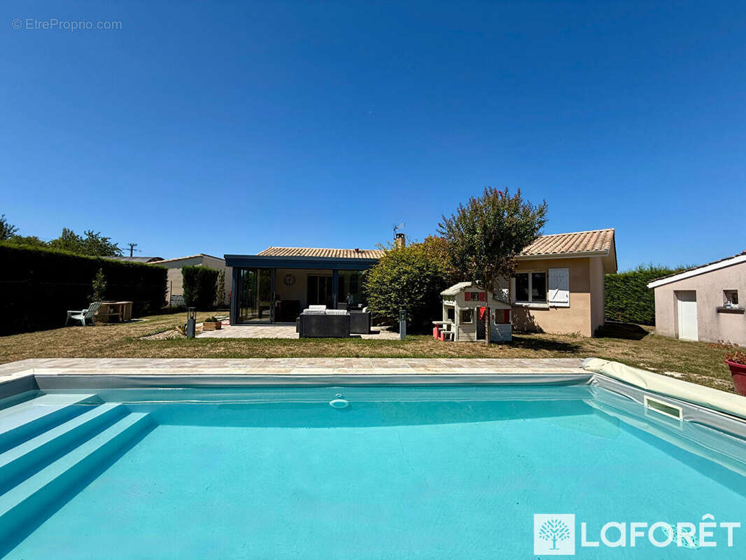 Maison familiale entièrement rénovée avec piscine - photo 16