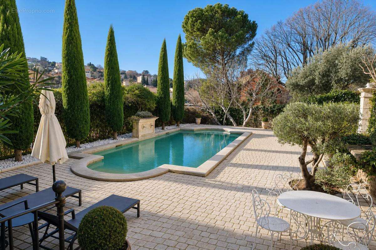 Maison à SAIGNON