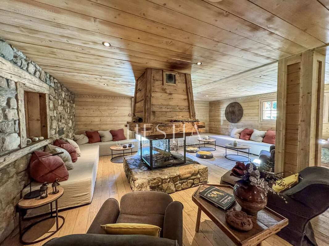 Commerce à COMBLOUX