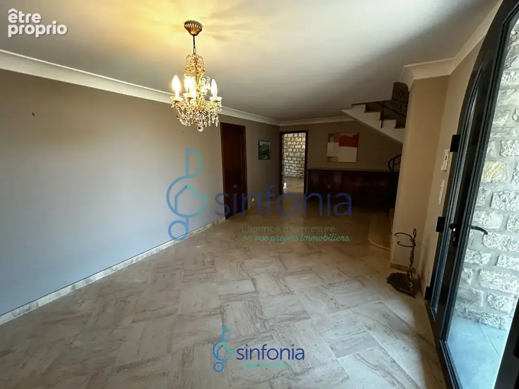Propriété en pierre avec piscine et vue dominant - photo 13