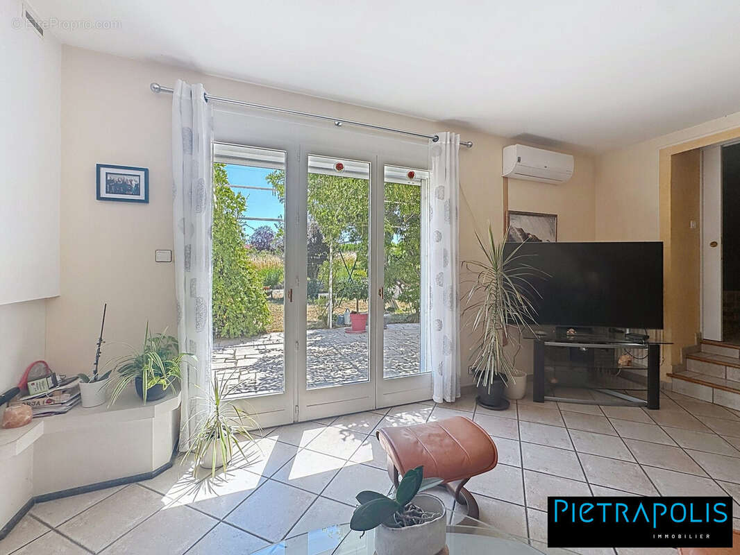 Maison 185 m² à Genilac  - photo 5