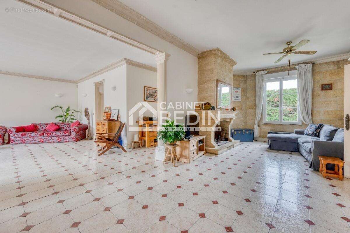 Maison à AMBARES-ET-LAGRAVE