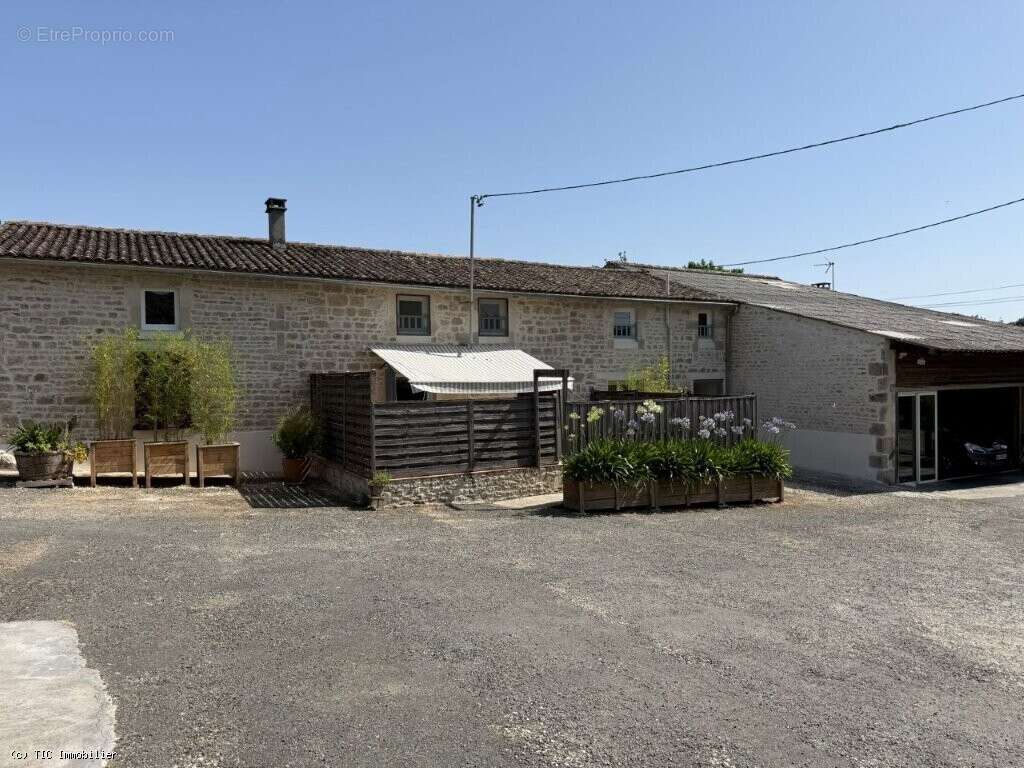 Maison à VILLEFAGNAN